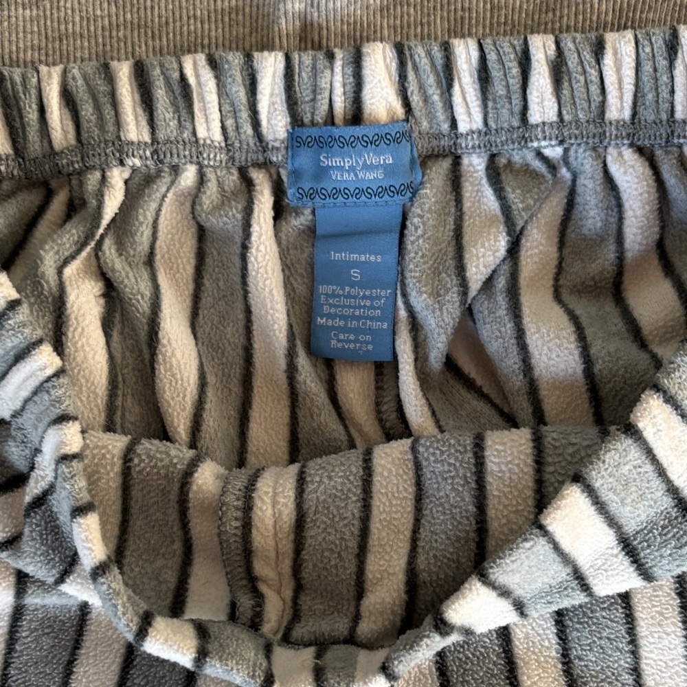 Simply Vera Vera Wang Gray and White Striped Pajama Bottoms/Old Navy Tank Top - Picture 3 of 13